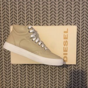 Men’s Diesel Invasion Top Sneakers.